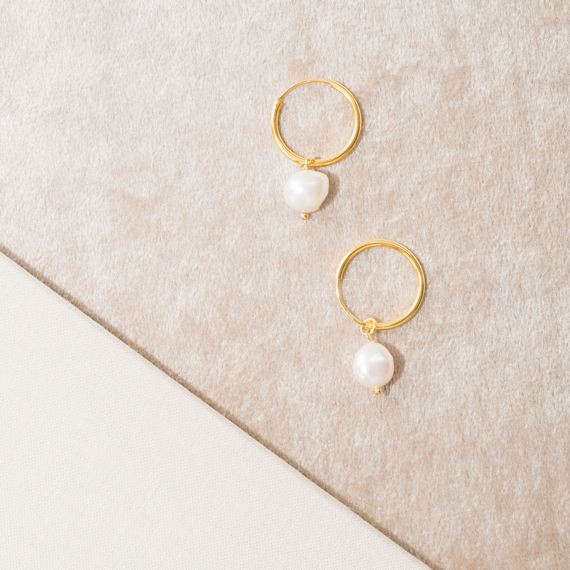 Baroque pearl hoop earrings (gold) | Aria – Liberty in Love